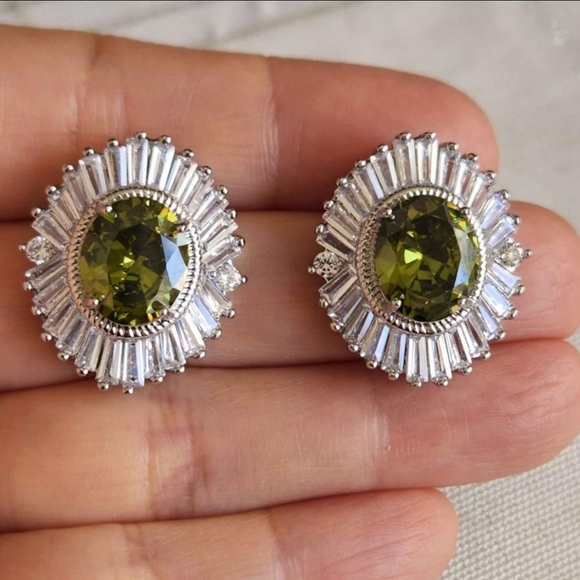 New 925 Silver Oval Cut Peridot Baguette Diamond Stud Earrings for Women